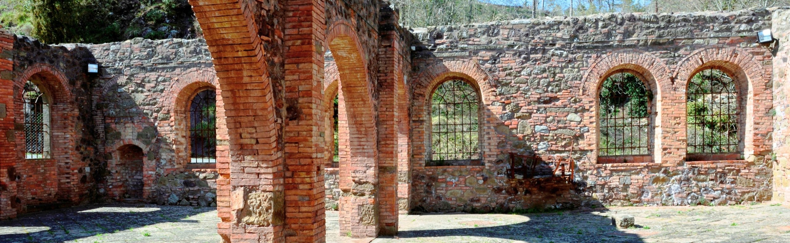 Miniera di Montecatini Val di Cecina, i ruderi della laveria.